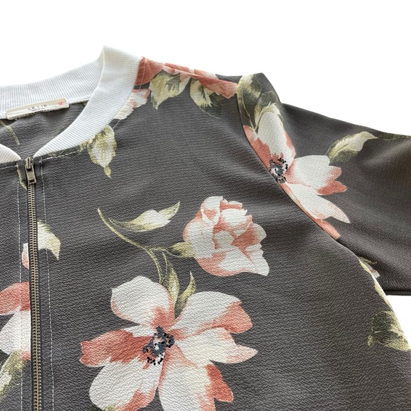 Le Lis Women’s Sz S Gray Blush Pink Floral Zip Chiffon Bomber Jacket Cottagecore - Picture 7 of 16